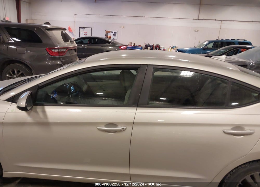 2017 HYUNDAI ELANTRA SE VIN: 5NPD84LF6HH063183
