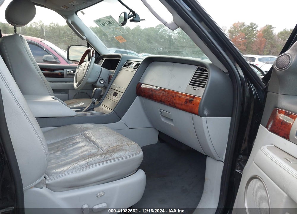 2004 LINCOLN NAVIGATOR VIN: 5LMFU28R24LJ10638