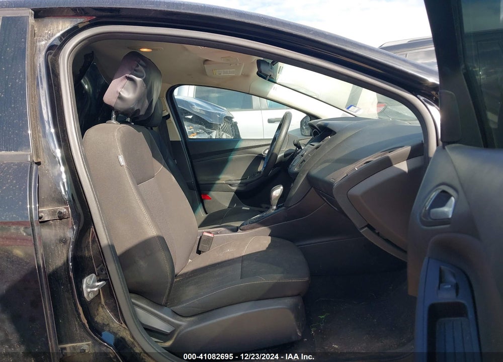 2017 FORD FOCUS SE VIN: 1FADP3F22HL229755