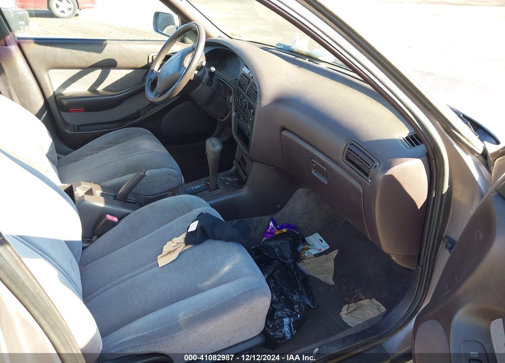 1993 TOYOTA CAMRY LE VIN: 4T1SK12EXPU282177