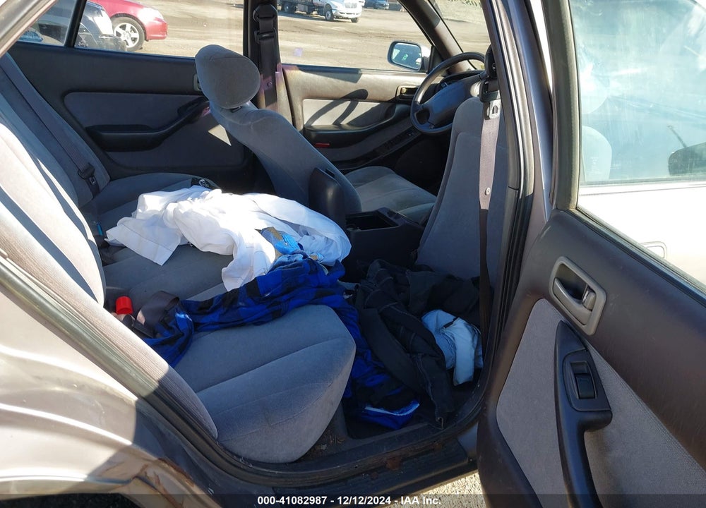 1993 TOYOTA CAMRY LE VIN: 4T1SK12EXPU282177