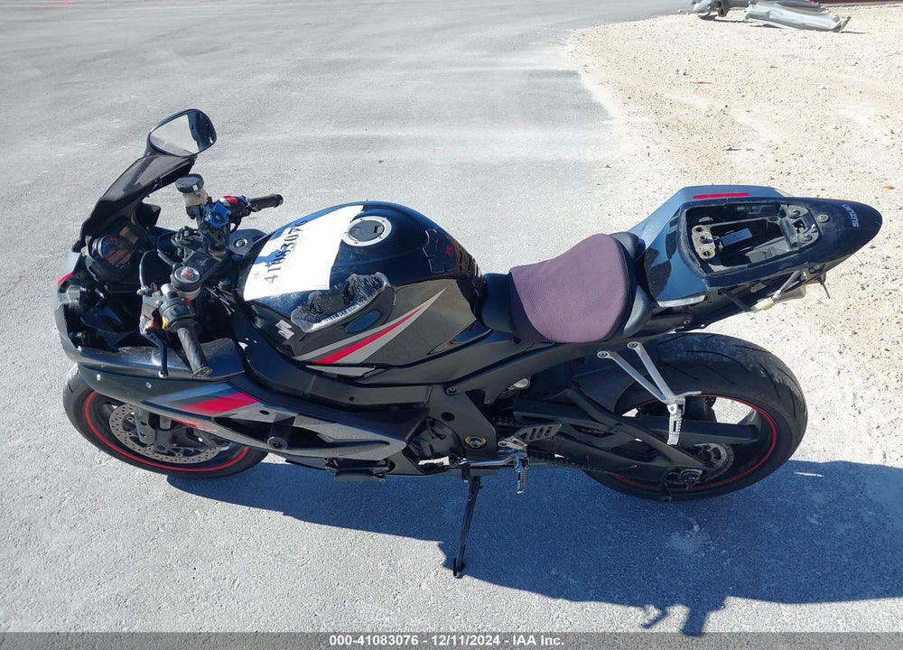 2005 SUZUKI GSX-R1000 VIN: JS1GT76A852108662
