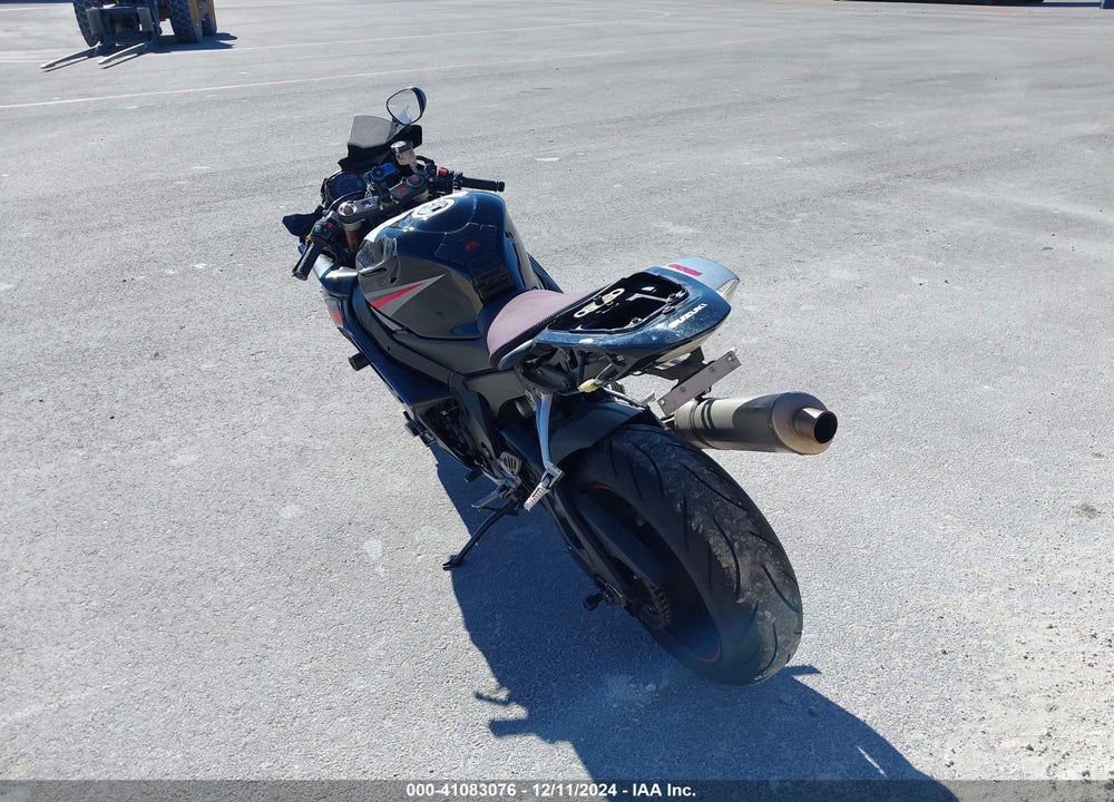2005 SUZUKI GSX-R1000 VIN: JS1GT76A852108662