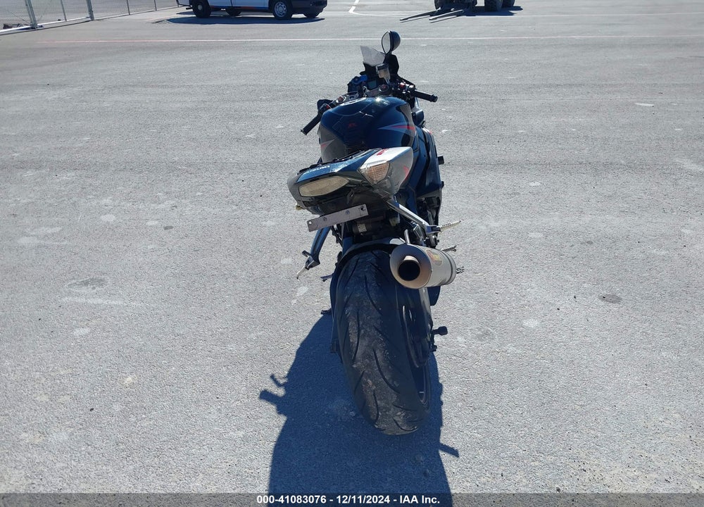 2005 SUZUKI GSX-R1000 VIN: JS1GT76A852108662