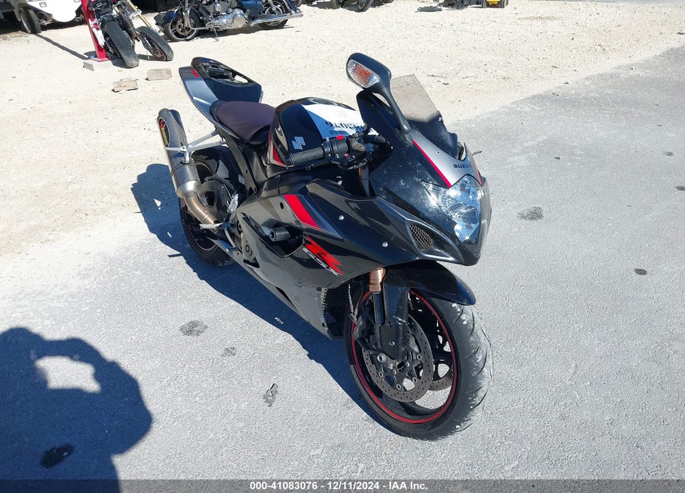 2005 SUZUKI GSX-R1000 VIN: JS1GT76A852108662