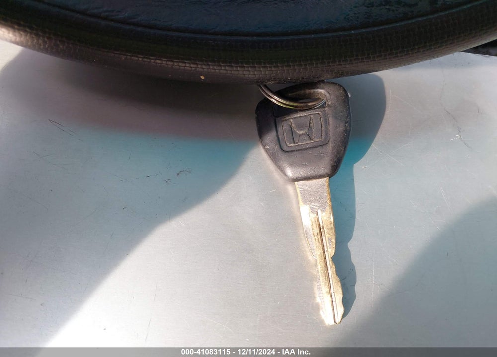 2002 HONDA CIVIC LX VIN: 2HGES15572H525907