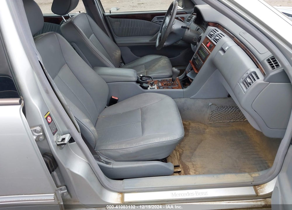 2000 MERCEDES-BENZ E 320 VIN: WDBJF65J2YB117133