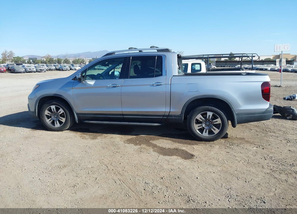 2017 HONDA RIDGELINE RTL-E VIN: 5FPYK3F7XHB033904