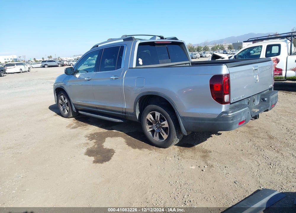 2017 HONDA RIDGELINE RTL-E VIN: 5FPYK3F7XHB033904