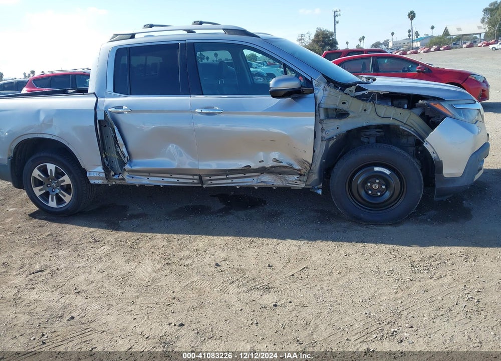 2017 HONDA RIDGELINE RTL-E VIN: 5FPYK3F7XHB033904