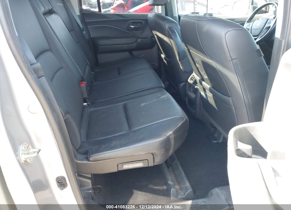 2017 HONDA RIDGELINE RTL-E VIN: 5FPYK3F7XHB033904