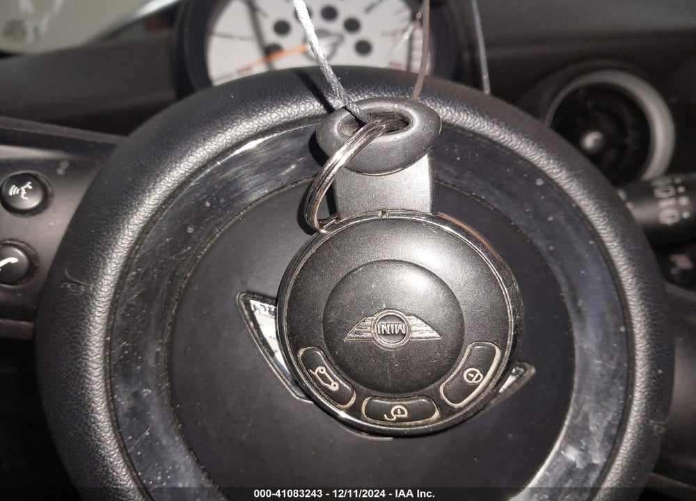 2013 MINI HARDTOP COOPER VIN: WMWSU3C50DT684829