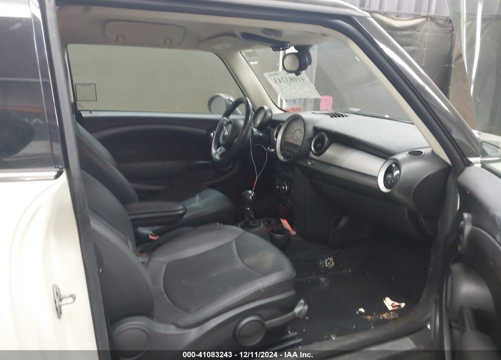 2013 MINI HARDTOP COOPER VIN: WMWSU3C50DT684829