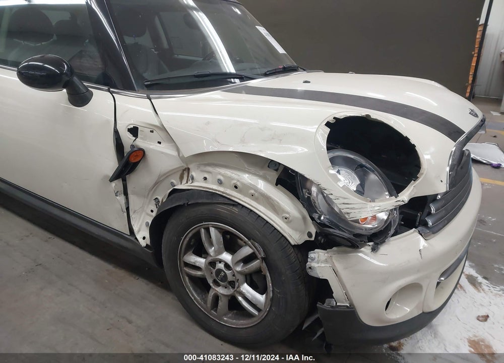 2013 MINI HARDTOP COOPER VIN: WMWSU3C50DT684829