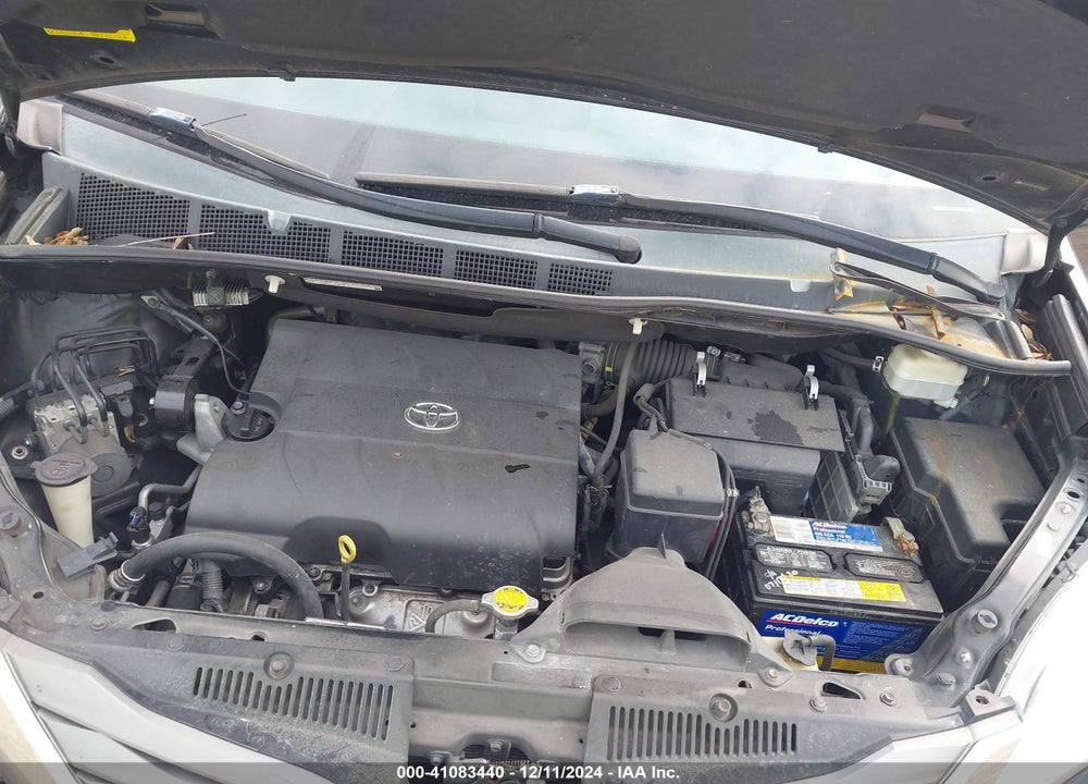 2013 TOYOTA SIENNA XLE V6 8 PASSENGER VIN: 5TDYK3DC9DS392563