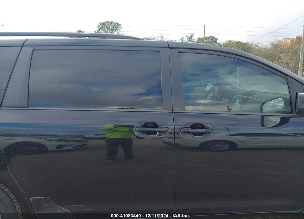 2013 TOYOTA SIENNA XLE V6 8 PASSENGER VIN: 5TDYK3DC9DS392563