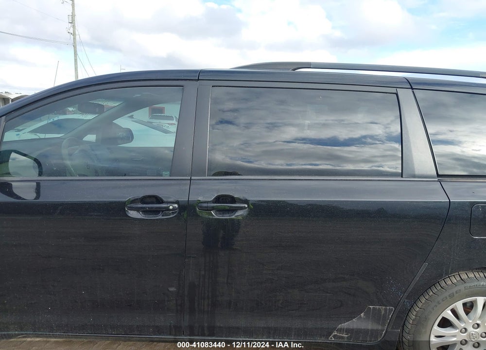 2013 TOYOTA SIENNA XLE V6 8 PASSENGER VIN: 5TDYK3DC9DS392563