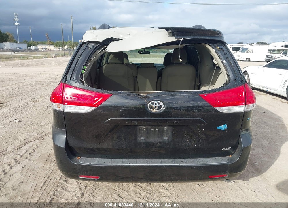 2013 TOYOTA SIENNA XLE V6 8 PASSENGER VIN: 5TDYK3DC9DS392563