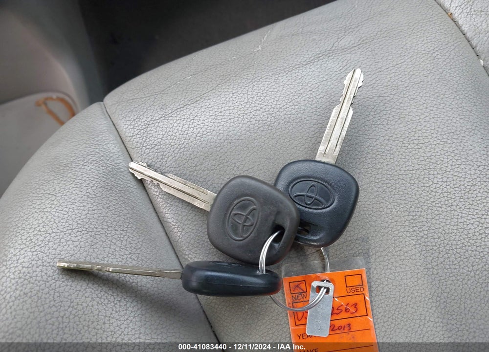 2013 TOYOTA SIENNA XLE V6 8 PASSENGER VIN: 5TDYK3DC9DS392563