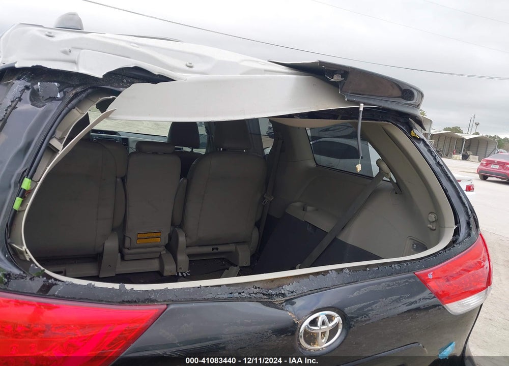 2013 TOYOTA SIENNA XLE V6 8 PASSENGER VIN: 5TDYK3DC9DS392563