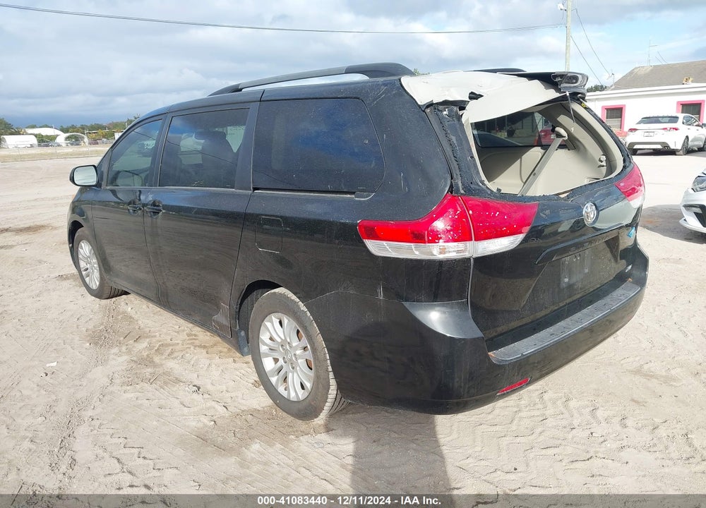 2013 TOYOTA SIENNA XLE V6 8 PASSENGER VIN: 5TDYK3DC9DS392563