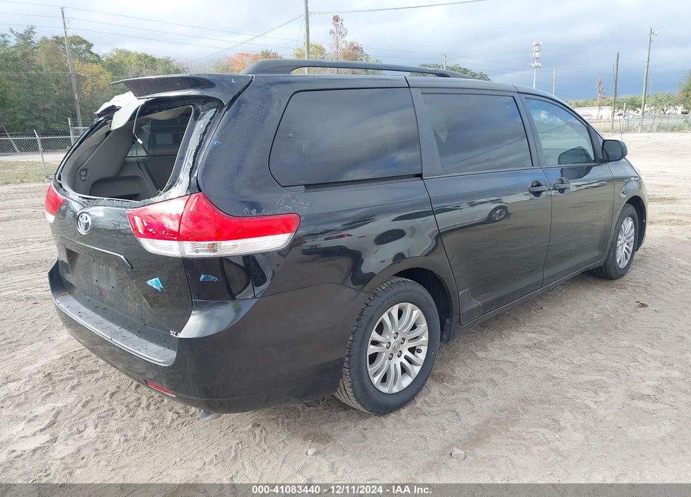 2013 TOYOTA SIENNA XLE V6 8 PASSENGER VIN: 5TDYK3DC9DS392563