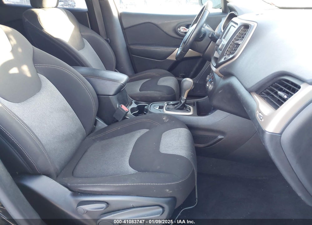 2018 JEEP CHEROKEE LATITUDE FWD VIN: 1C4PJLCB0JD556863