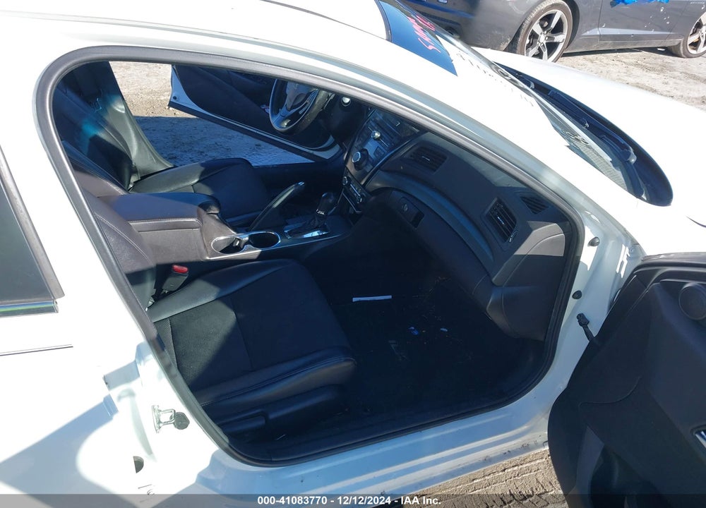 2013 ACURA ILX 2.0L VIN: 19VDE1F38DE009044