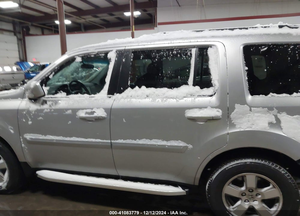 2011 HONDA PILOT EX VIN: 5FNYF4H45BB048128