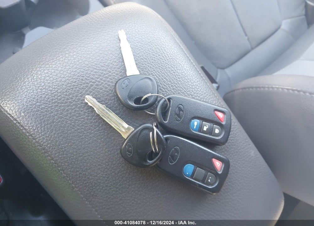 2012 HYUNDAI SANTA FE SE VIN: 5XYZH4AG5CG144581