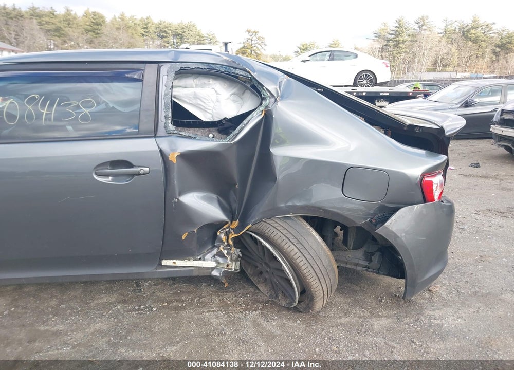 2011 TOYOTA SCION VIN: JTKJF5C74B3010369