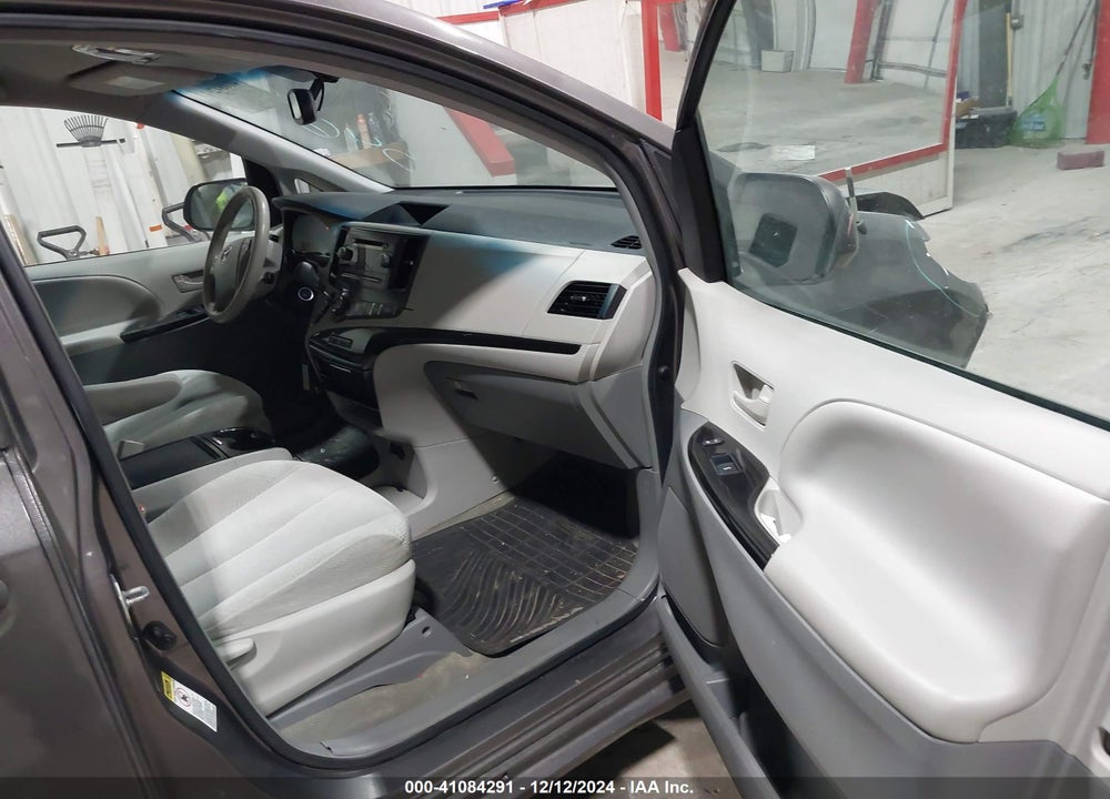 2014 TOYOTA SIENNA LE V6 8 PASSENGER VIN: 5TDKK3DC9ES497563