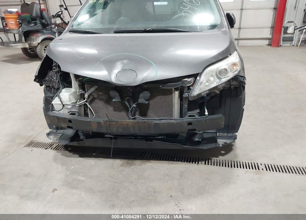 2014 TOYOTA SIENNA LE V6 8 PASSENGER VIN: 5TDKK3DC9ES497563
