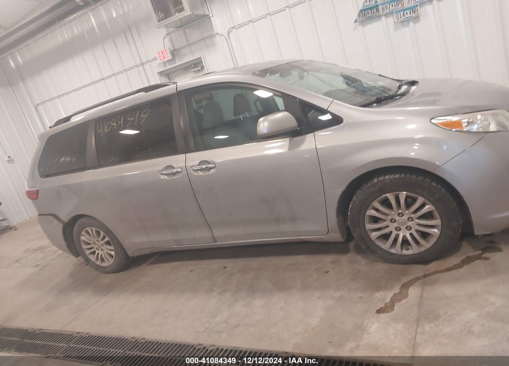 2016 TOYOTA SIENNA XLE 8 PASSENGER VIN: 5TDYK3DC3GS706597
