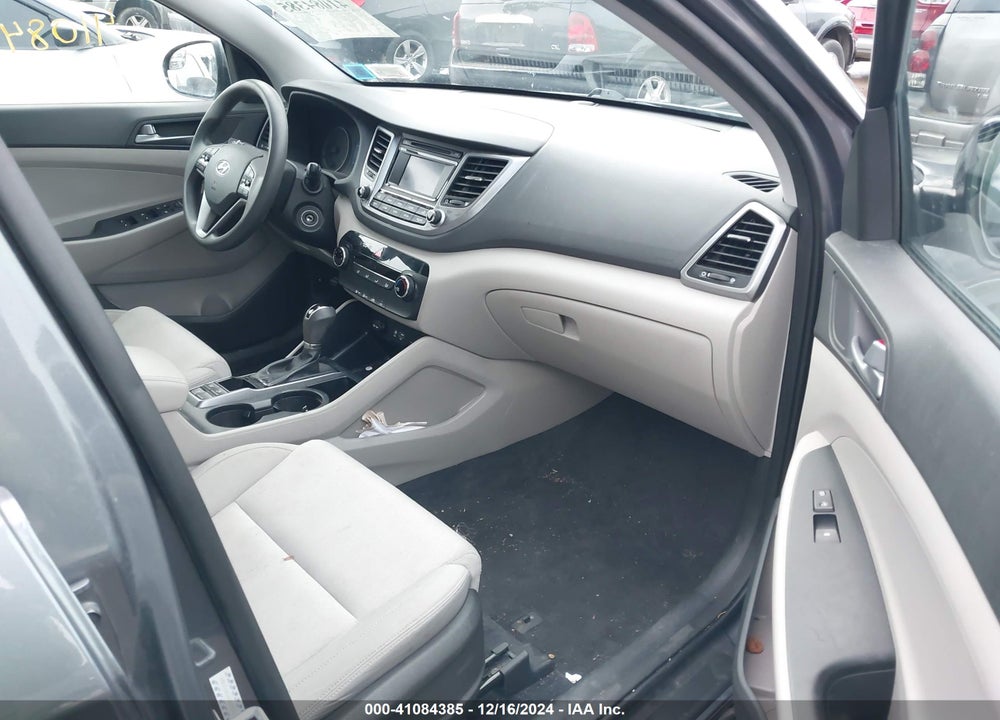 2017 HYUNDAI TUCSON SE VIN: KM8J3CA4XHU402350