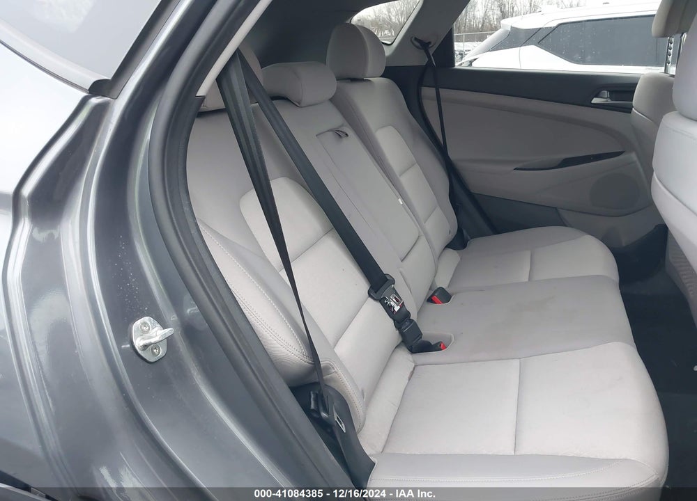 2017 HYUNDAI TUCSON SE VIN: KM8J3CA4XHU402350
