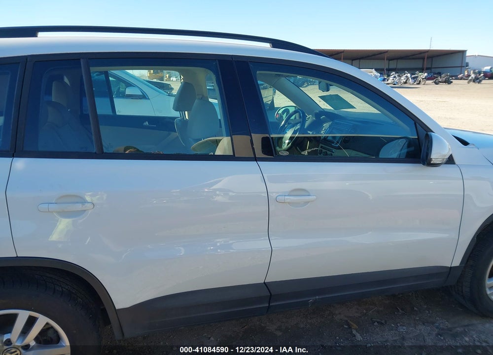 2017 VOLKSWAGEN TIGUAN VIN: WVGAV7AX6HK014183