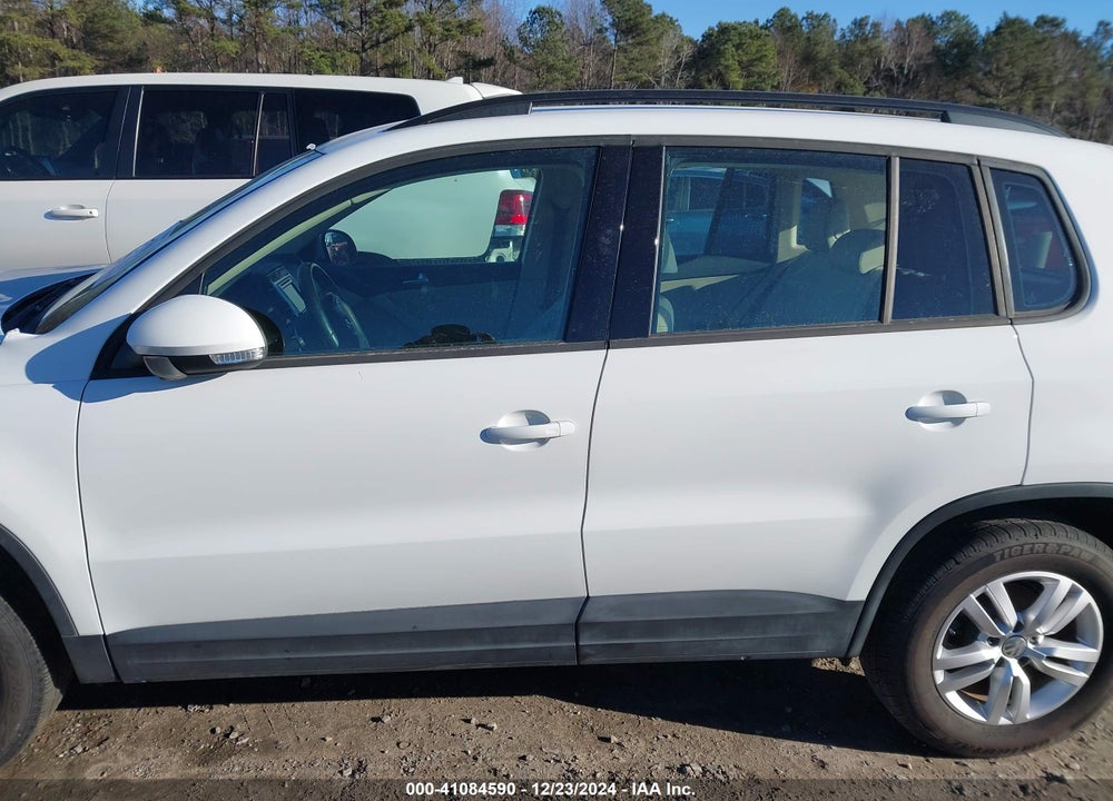 2017 VOLKSWAGEN TIGUAN VIN: WVGAV7AX6HK014183