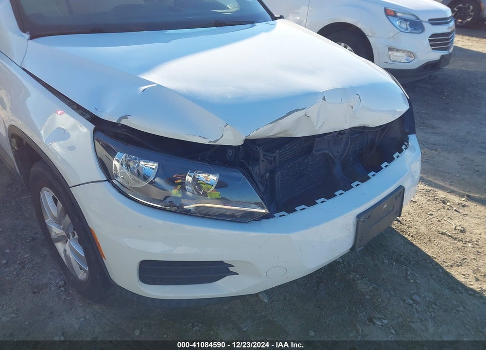 2017 VOLKSWAGEN TIGUAN VIN: WVGAV7AX6HK014183