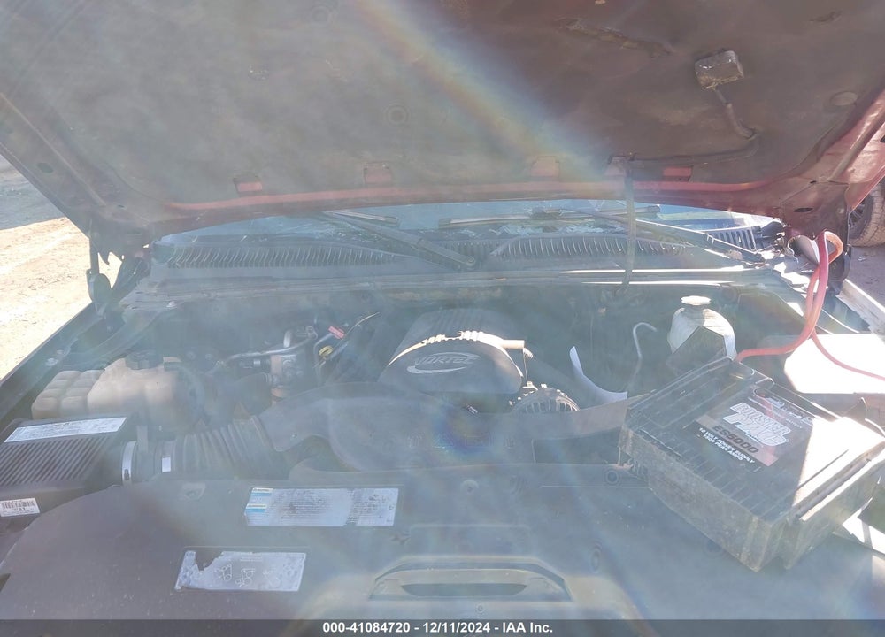 2005 CHEVROLET TAHOE LS VIN: 1GNEC13V15R241828
