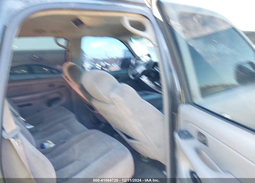 2005 CHEVROLET TAHOE LS VIN: 1GNEC13V15R241828
