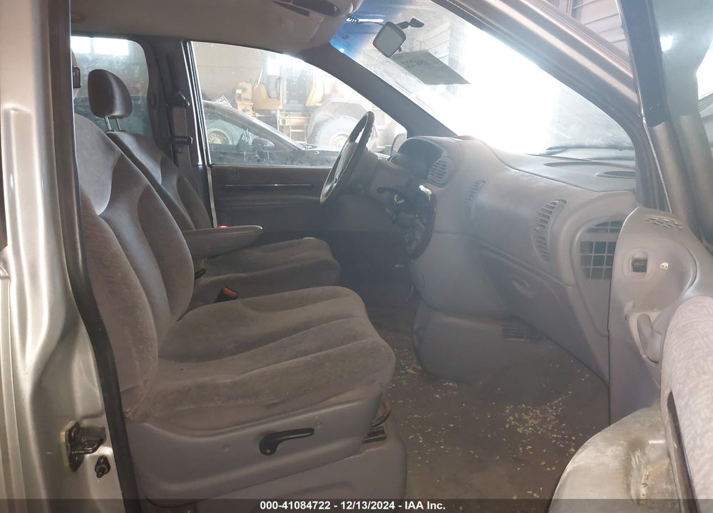 2000 CHRYSLER TOWN & COUNTRY LX VIN: 1C4GP44G8YB744602