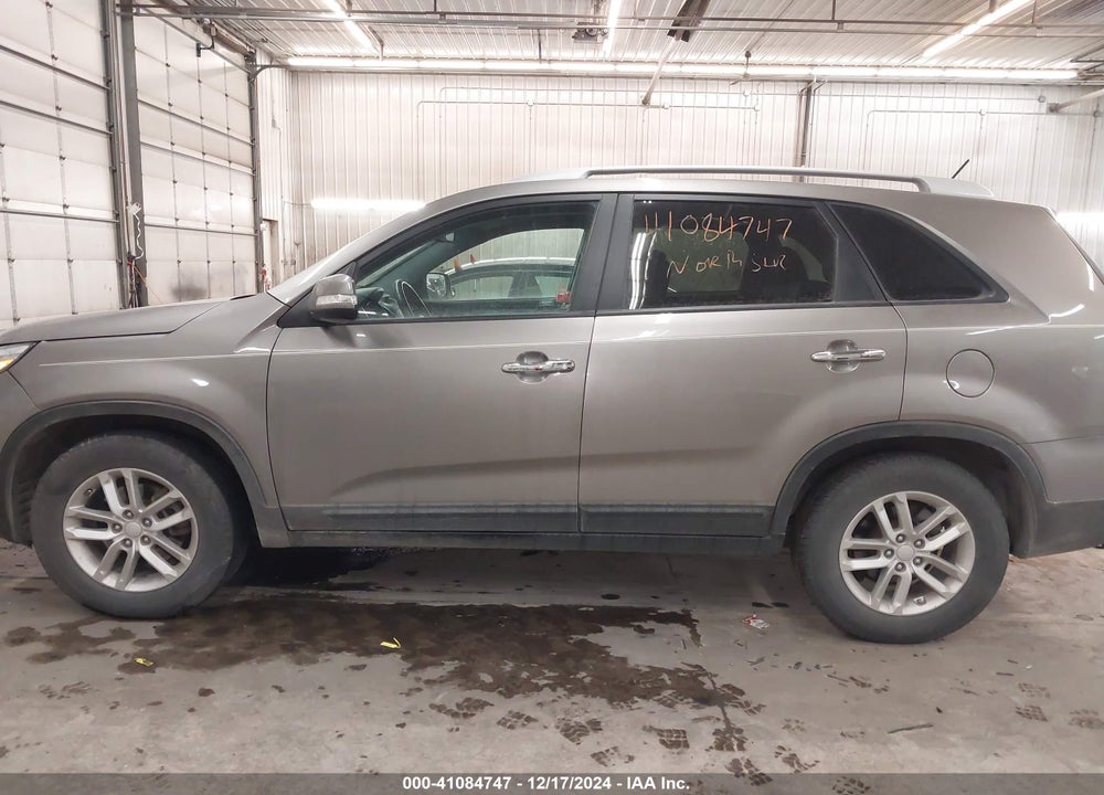2015 KIA SORENTO LX VIN: 5XYKT3A63FG620171