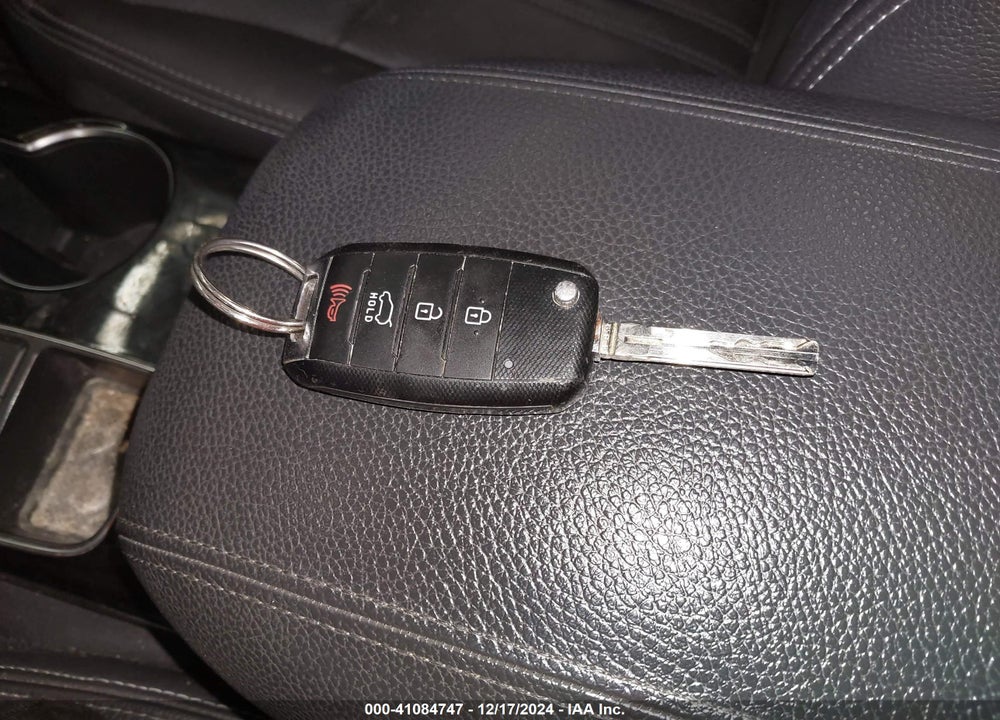 2015 KIA SORENTO LX VIN: 5XYKT3A63FG620171