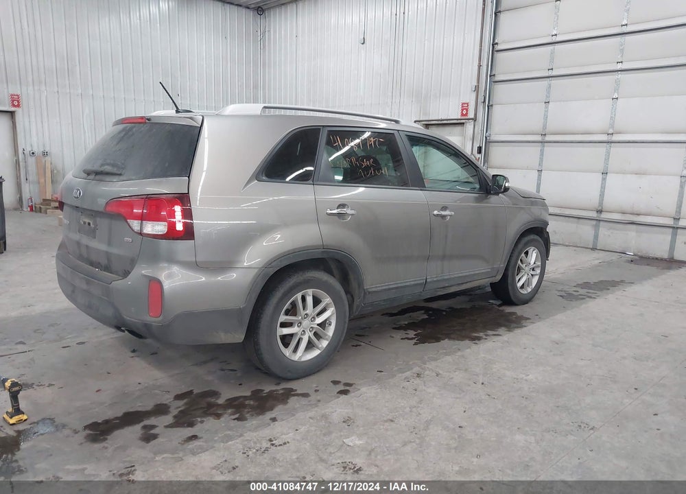 2015 KIA SORENTO LX VIN: 5XYKT3A63FG620171