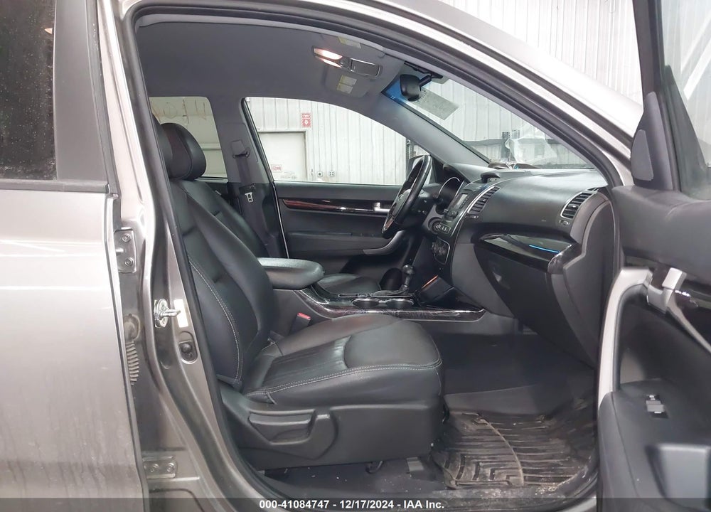 2015 KIA SORENTO LX VIN: 5XYKT3A63FG620171