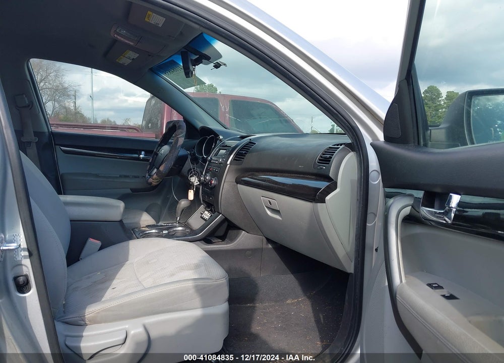 2011 KIA SORENTO LX VIN: 5XYKT3A17BG053297