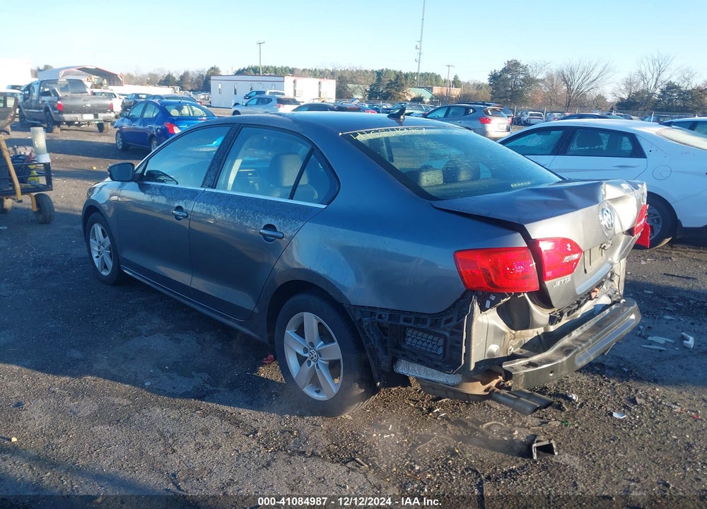 2011 VOLKSWAGEN JETTA 2.0L TDI VIN: 3VWLL7AJ0BM125775