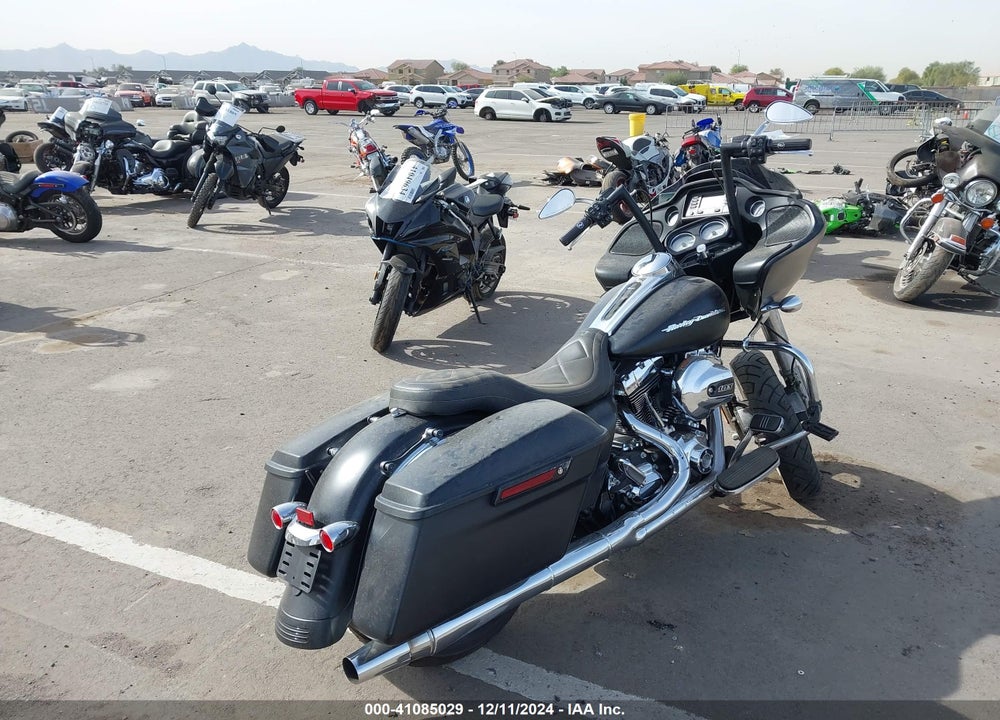 2015 HARLEY-DAVIDSON FLTRX ROAD GLIDE VIN: 1HD1KHM18FB695291