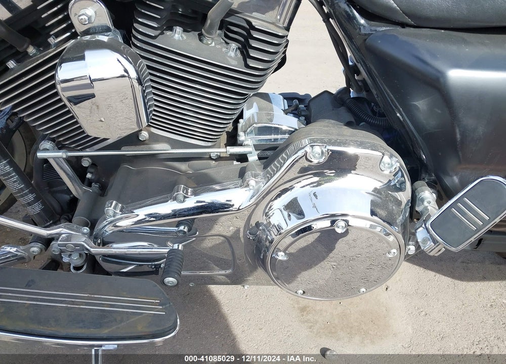 2015 HARLEY-DAVIDSON FLTRX ROAD GLIDE VIN: 1HD1KHM18FB695291